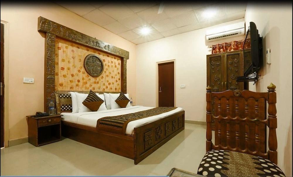 Lotus Dwarka 3*